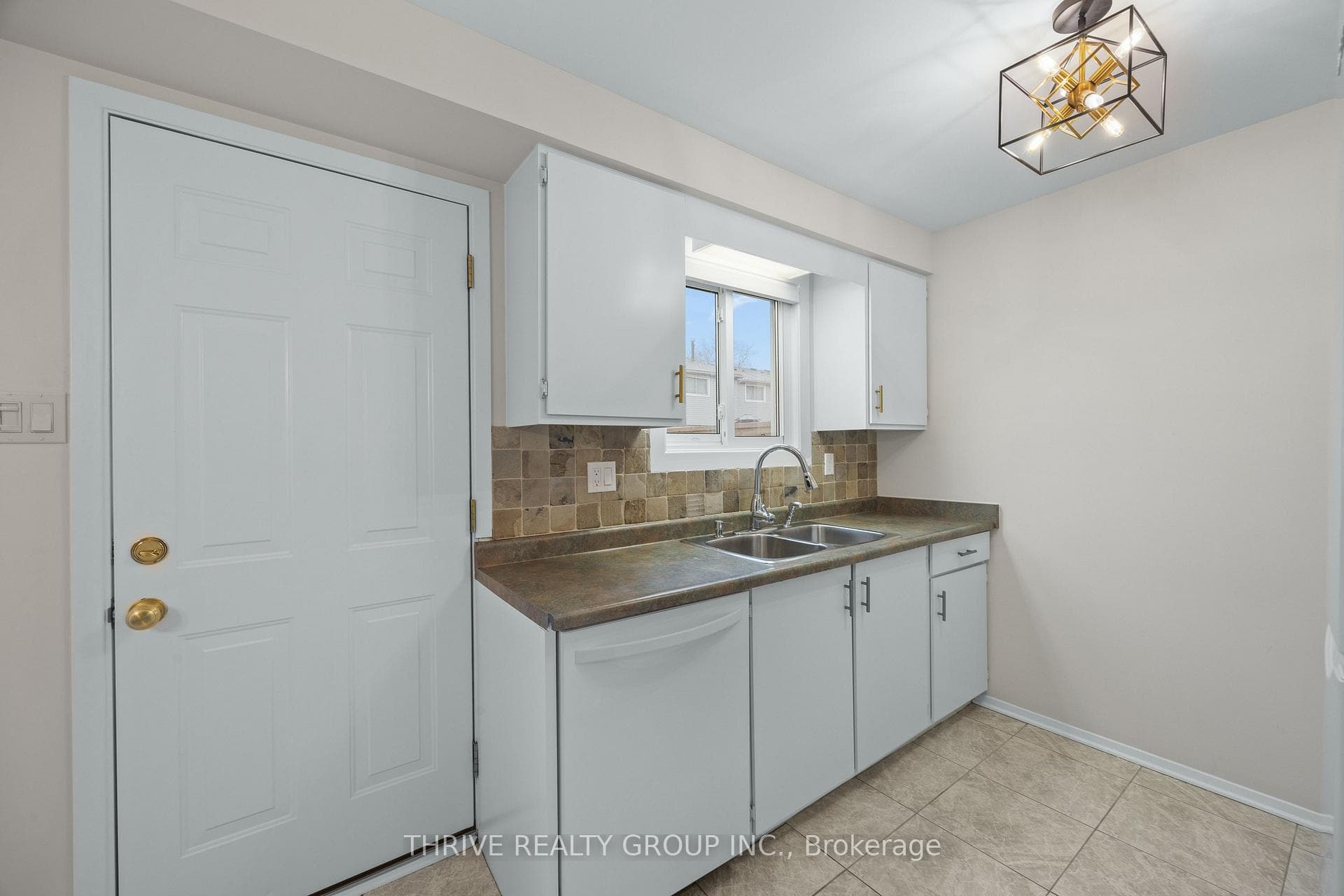 210 Carlyle Drive Unit 12 photo 5