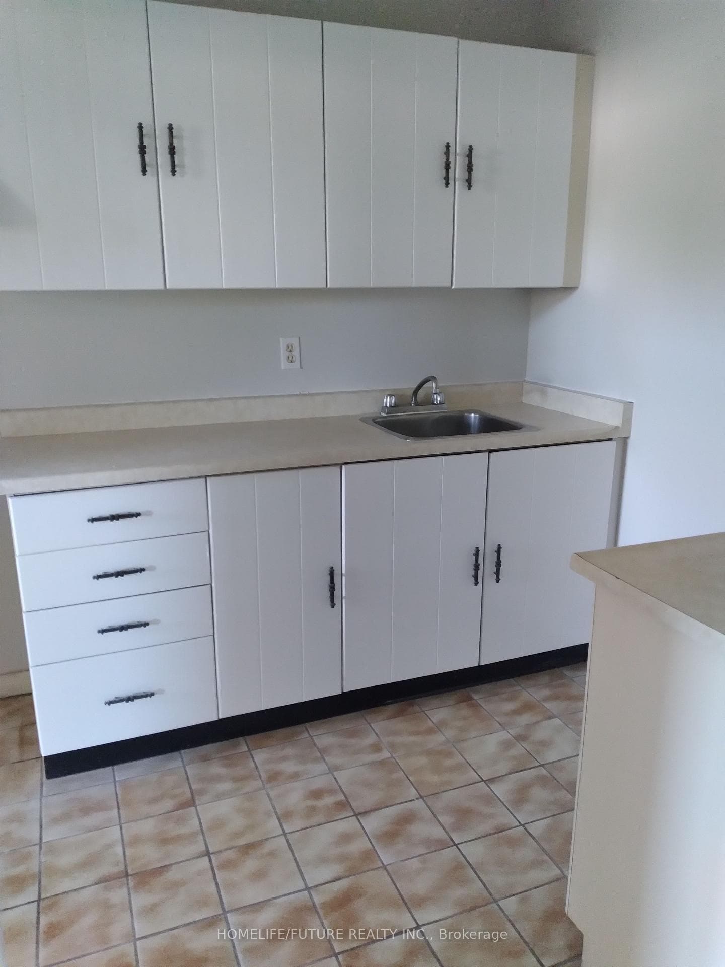 560 Bloor Street Unit 203 photo 5