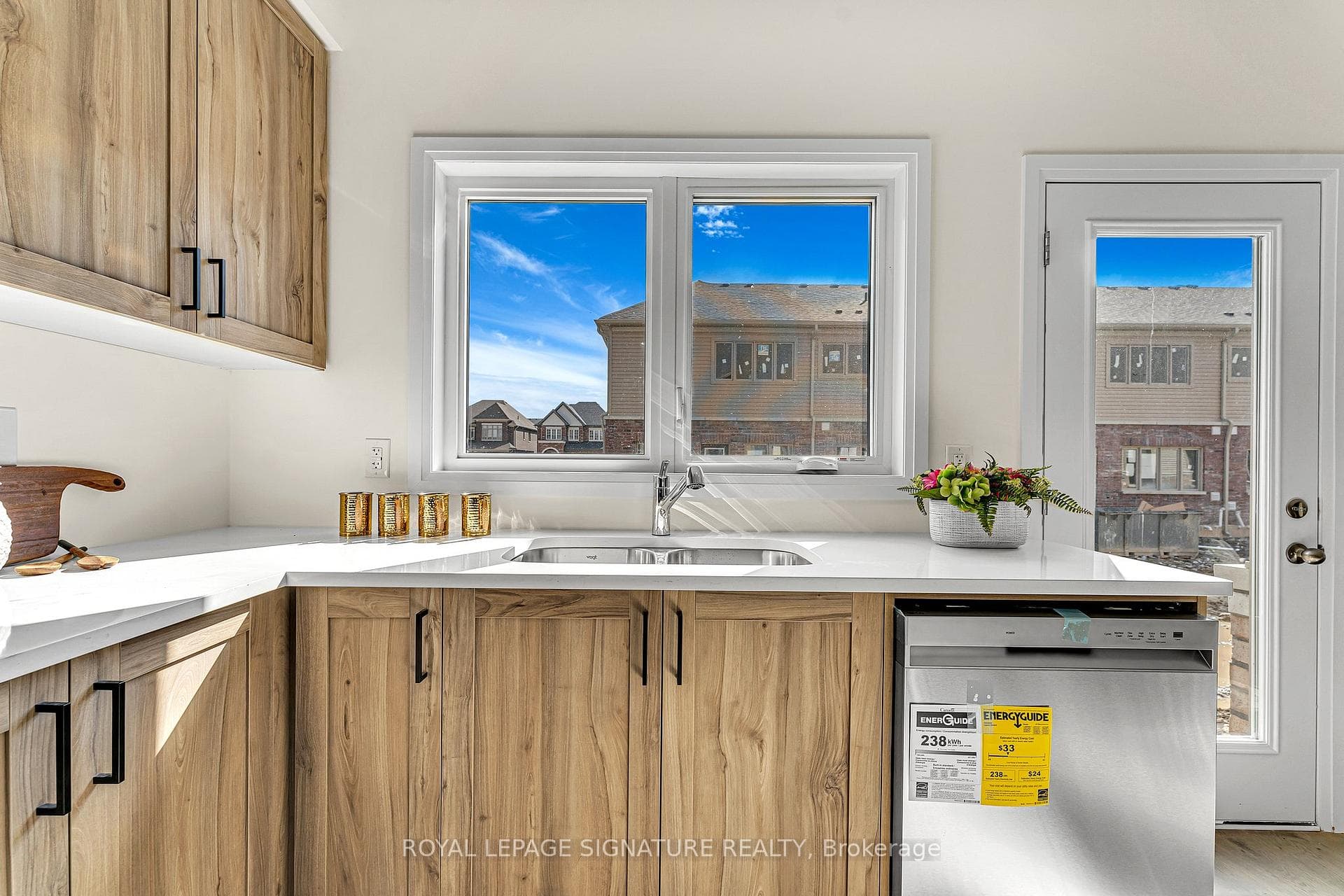 420 Adelaide Street photo 17