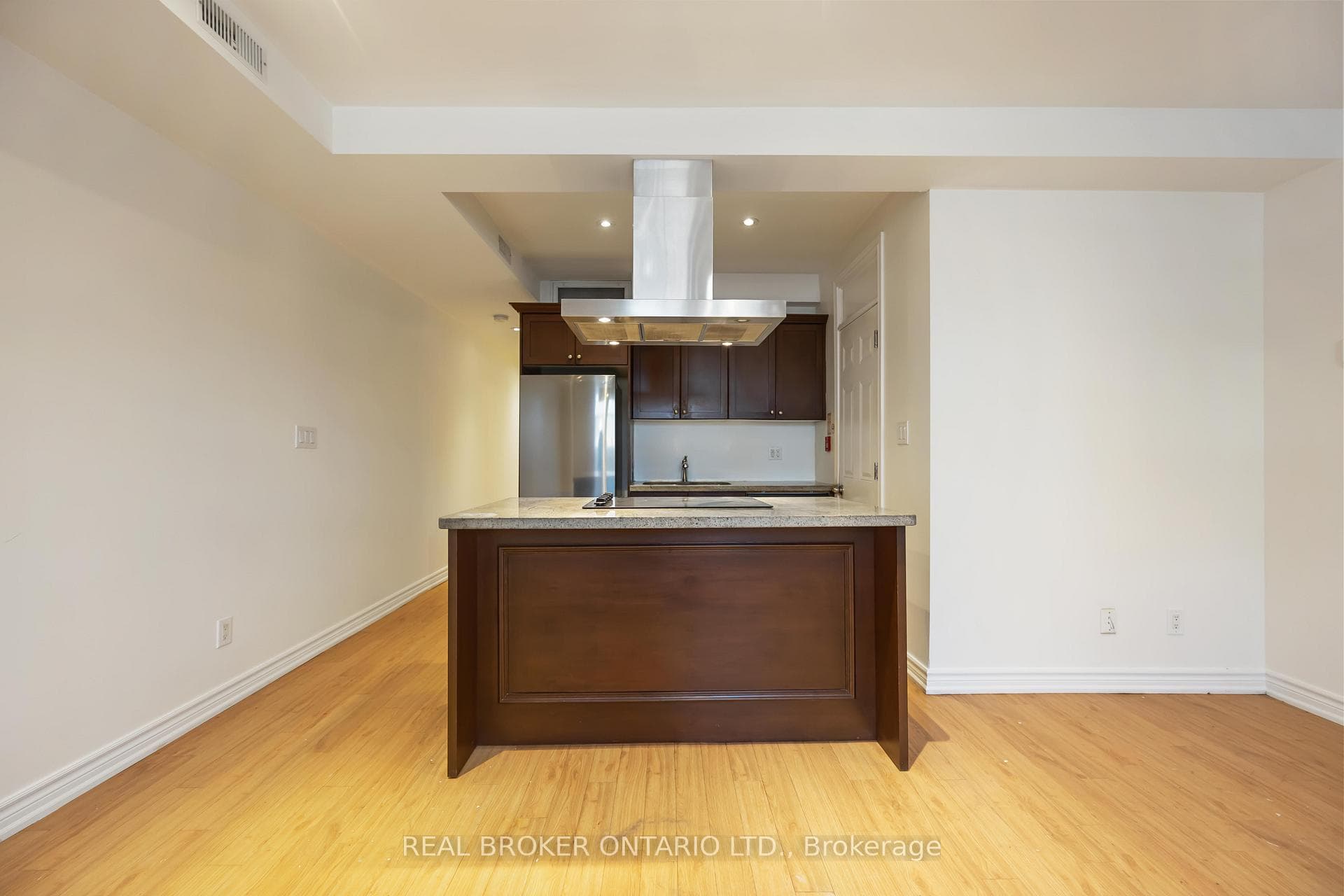 85 Beech Avenue Unit 4 photo 6