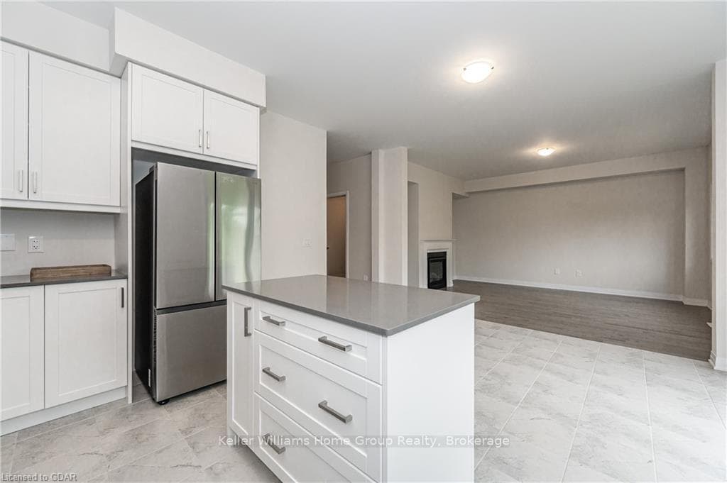 425 ADELAIDE Street photo 15