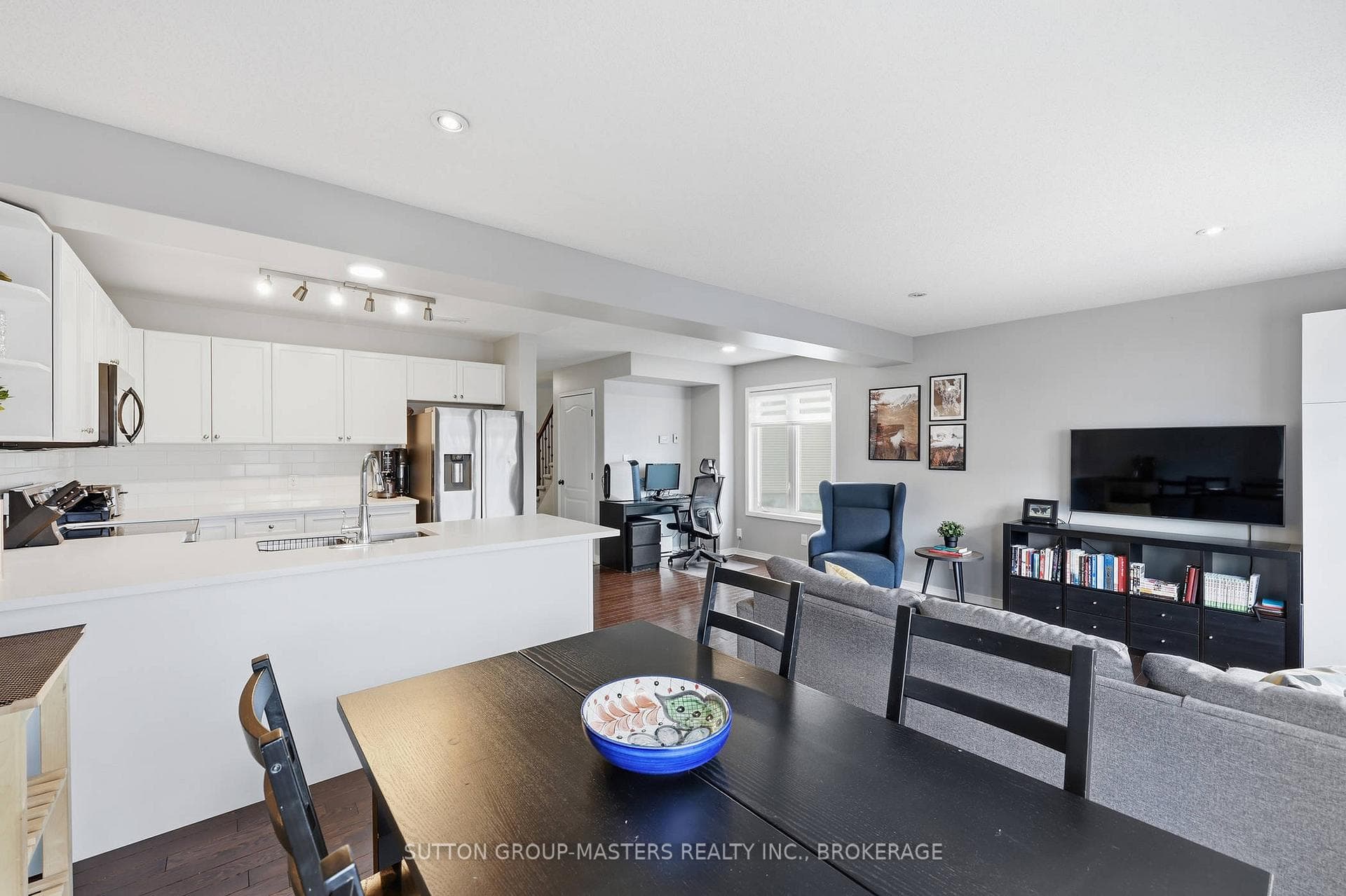 1596 Crimson Crescent photo 19