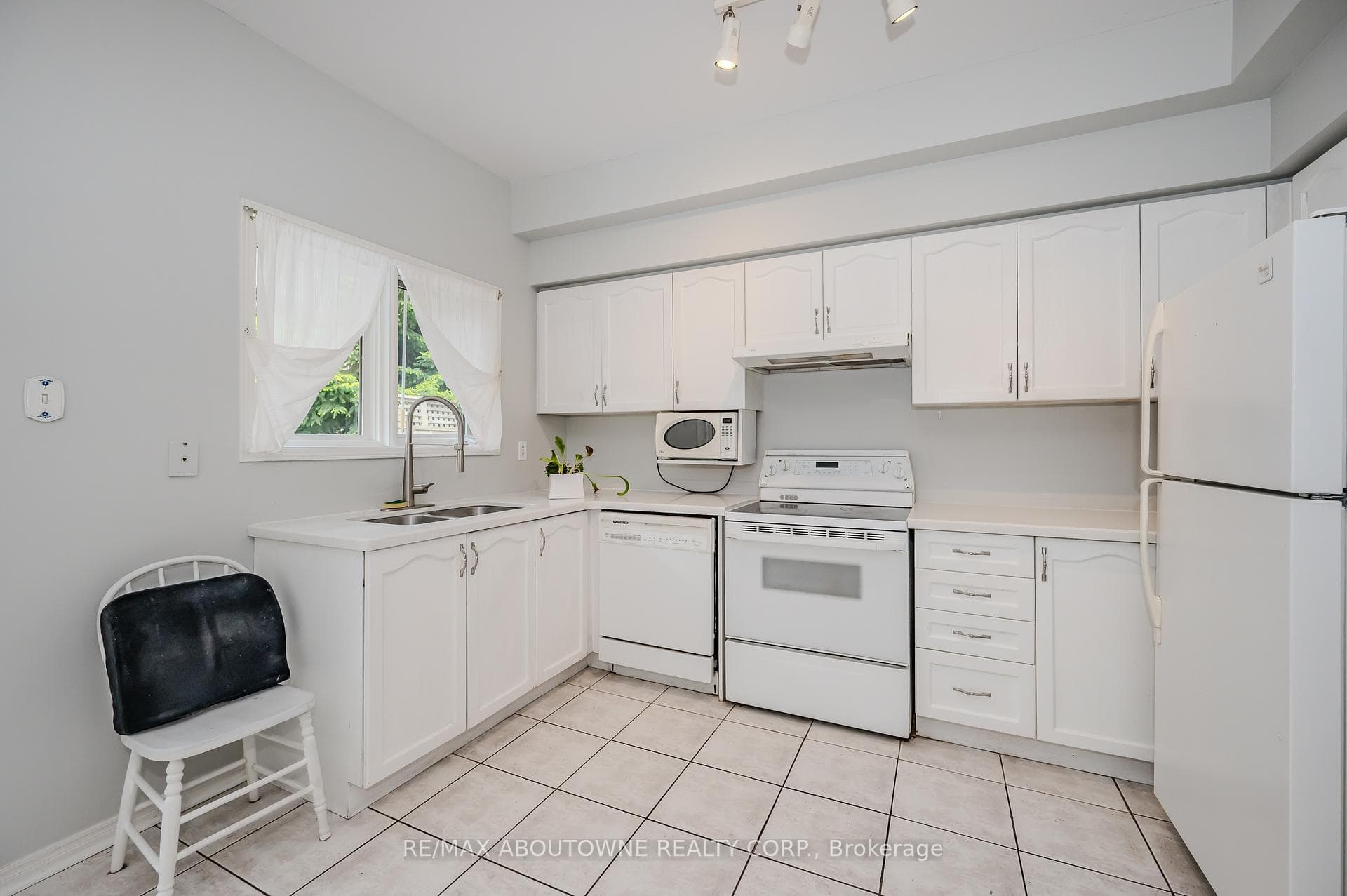 24 Bluewater Court photo 10