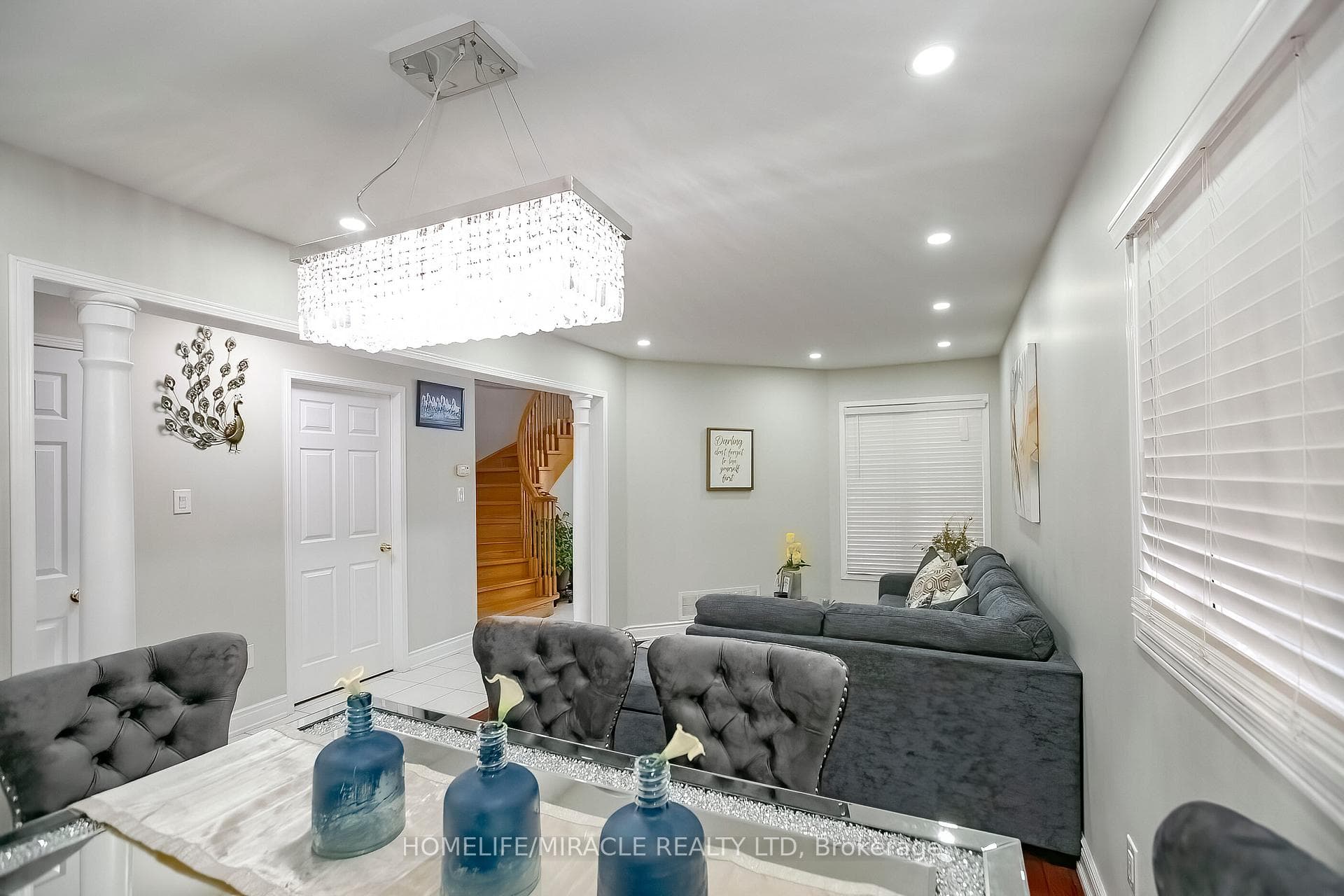 61 LAURAGLEN Crescent photo 11