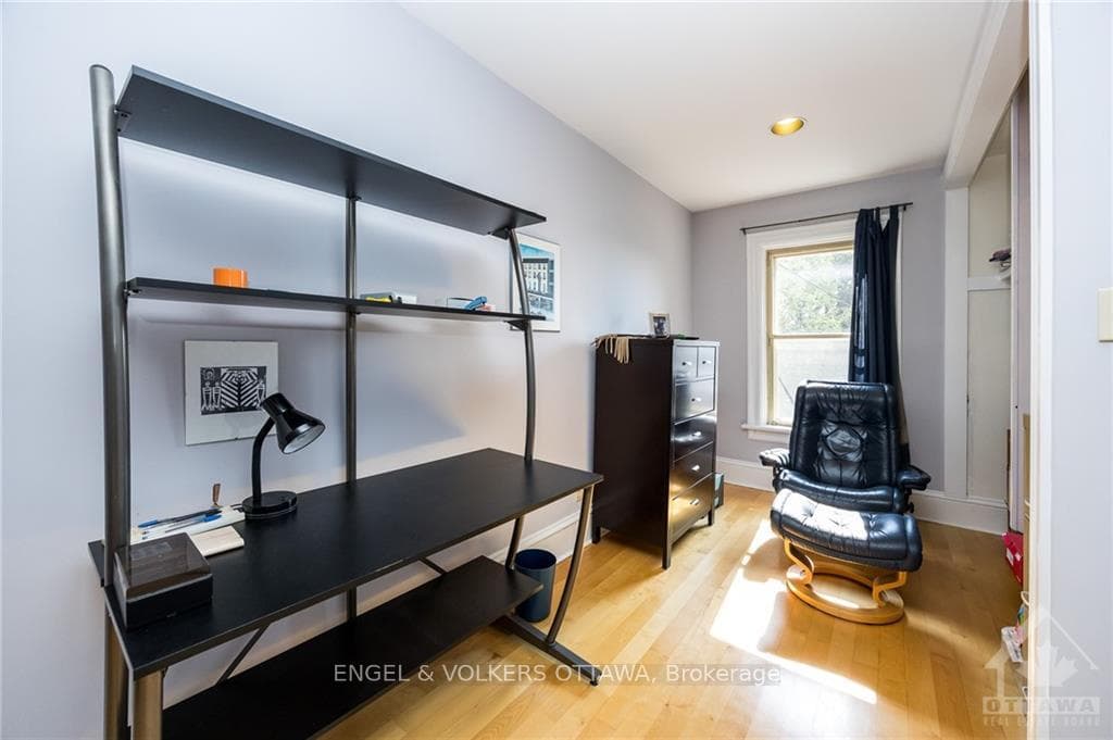 650 GILMOUR Street photo 15