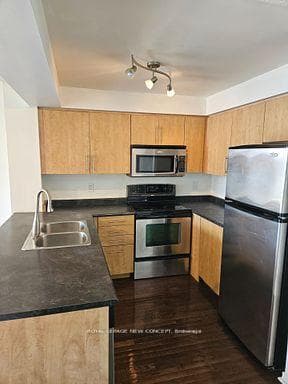 330 Red Maple Road Unit 1002 photo 9