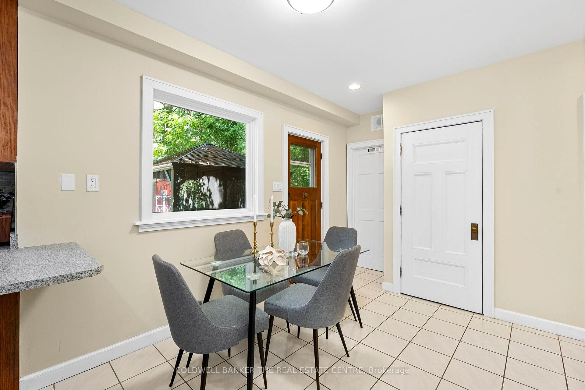 10 Connaught Avenue photo 20