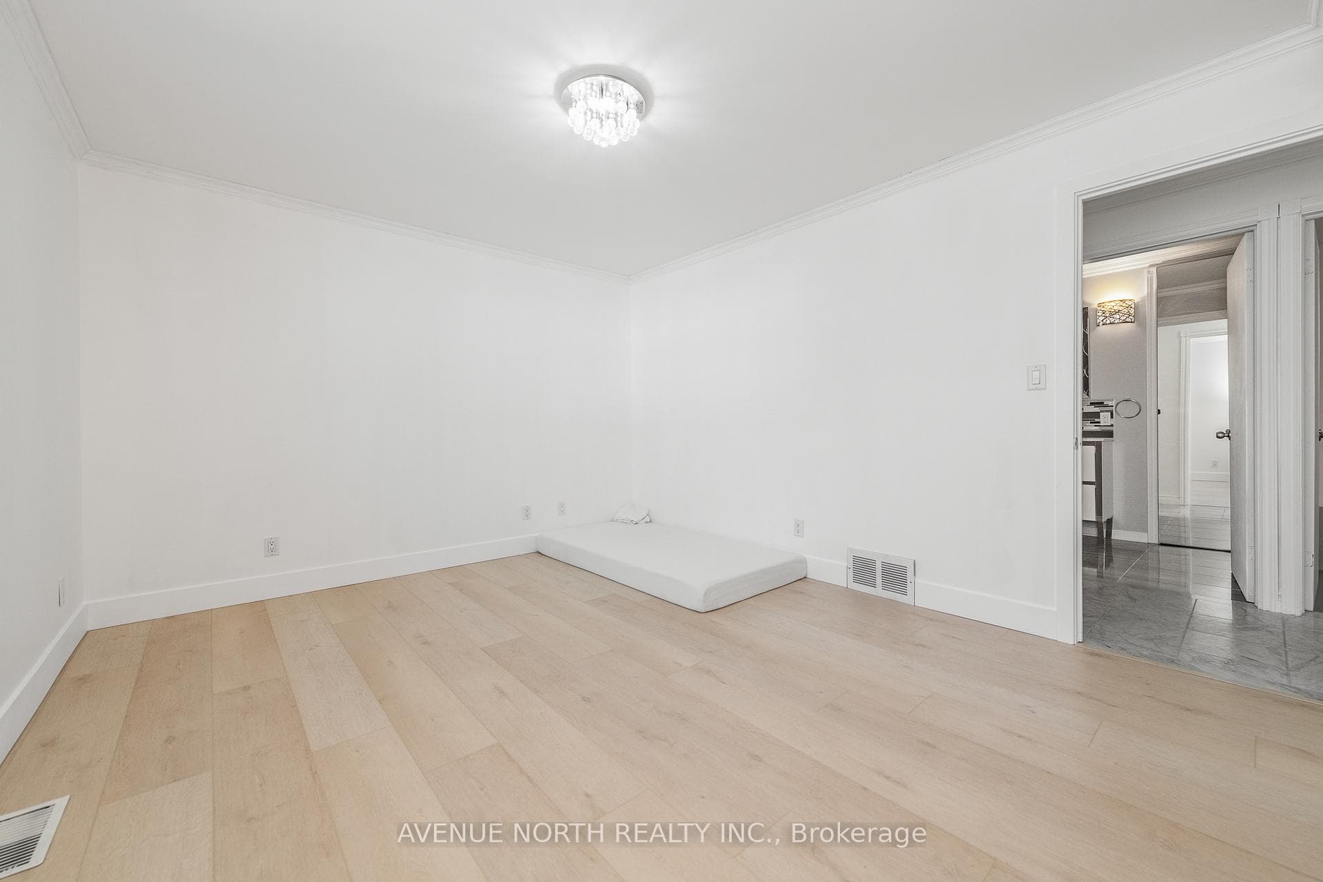 6974 Bank Street photo 32