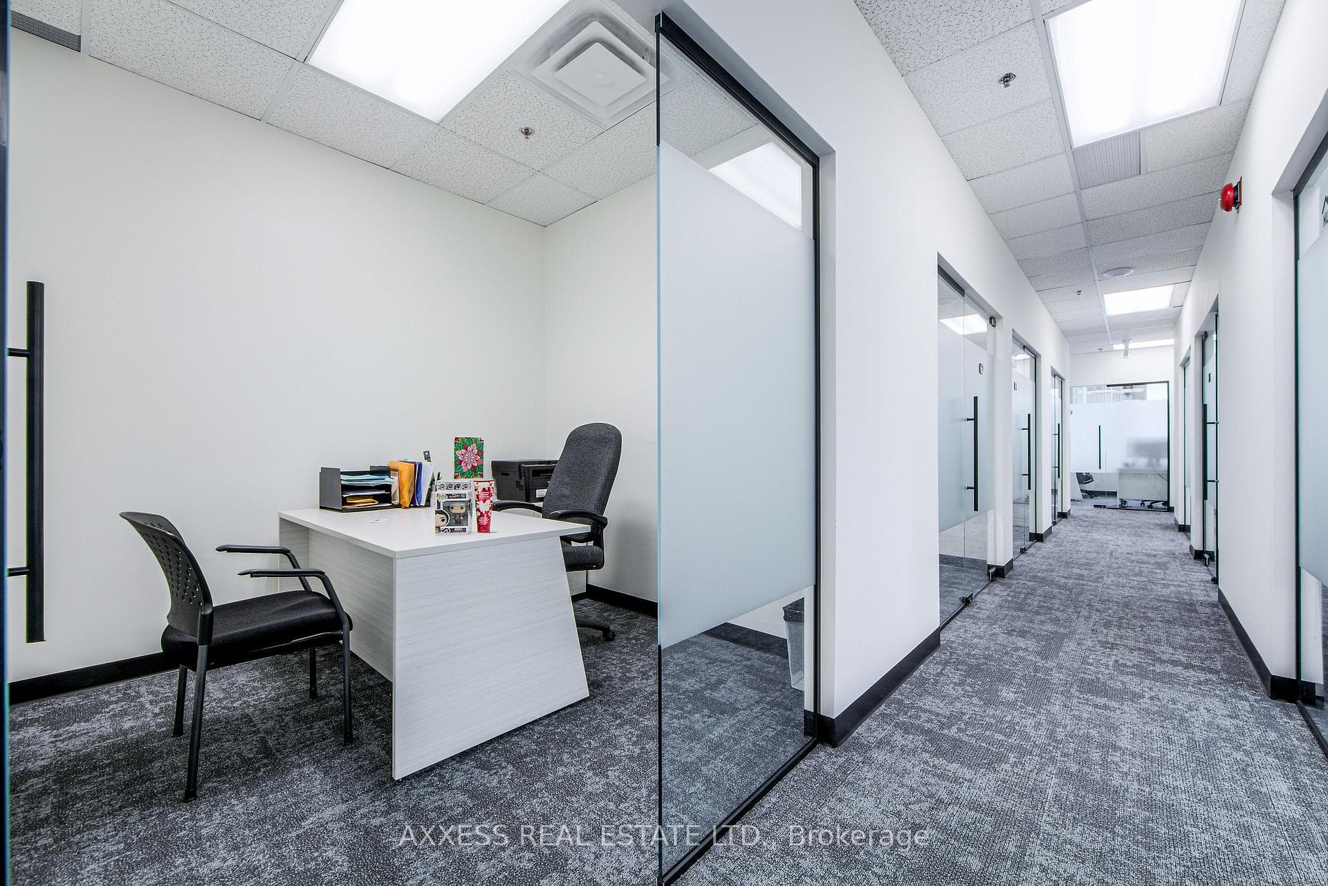 30 Eglinton Avenue Unit 400 photo 29
