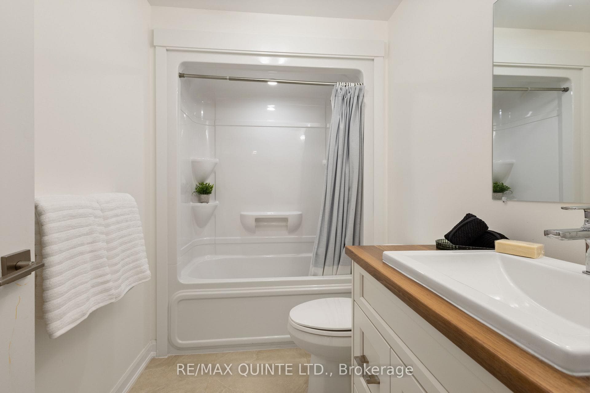 84 Dewal Place photo 47