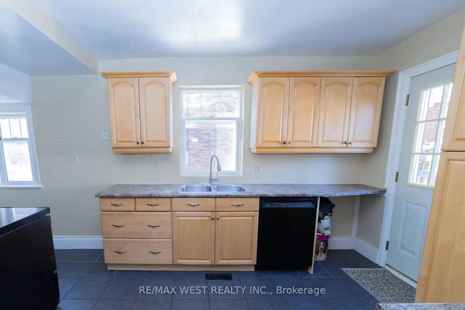 314 Gliddon Avenue photo 6