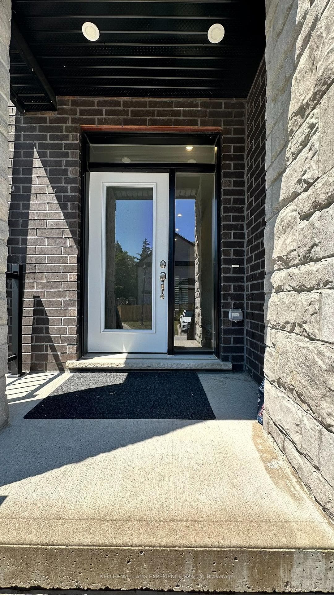 106 Seabastian Street photo 2
