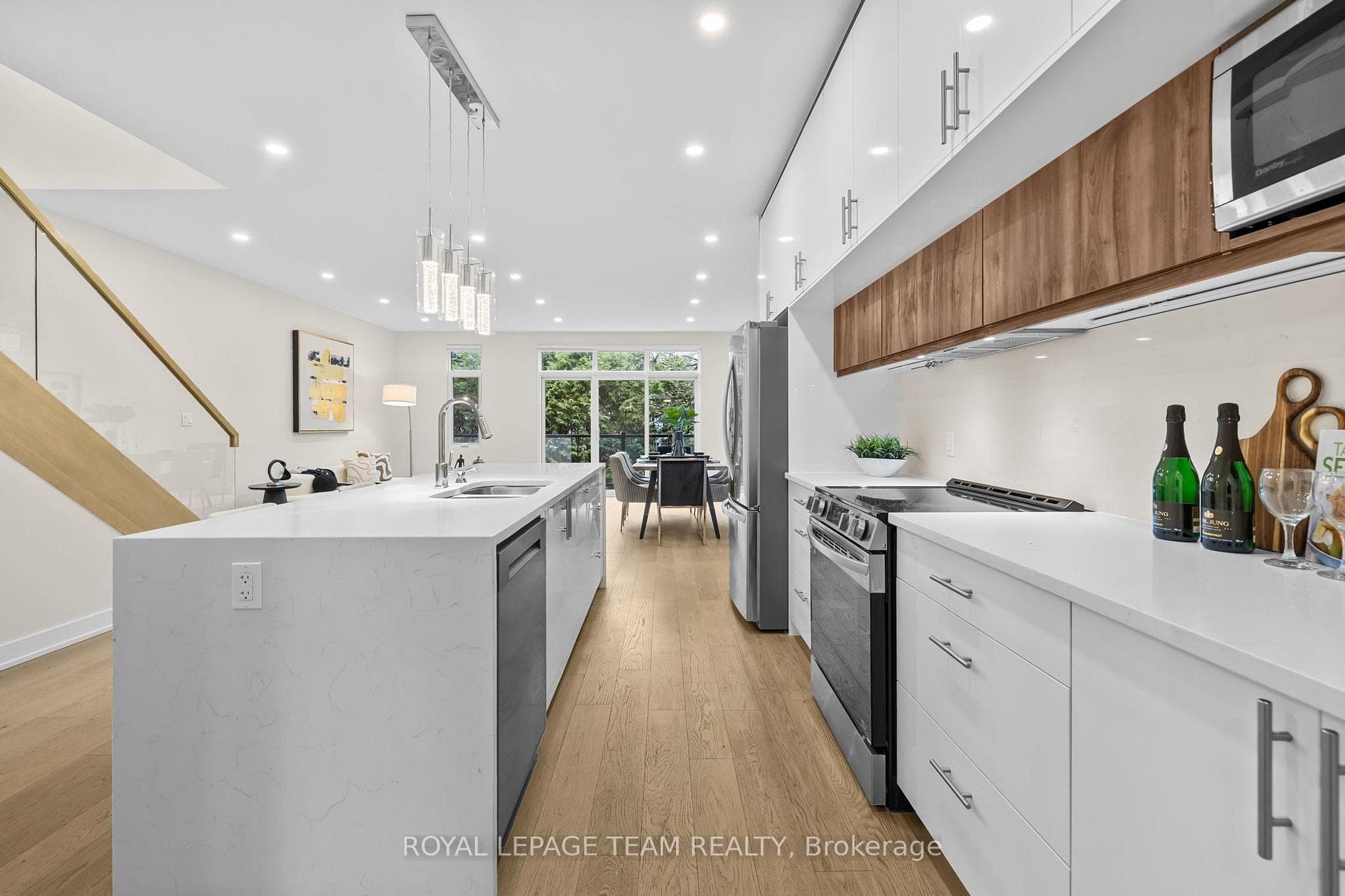 498 Wentworth Avenue photo 4