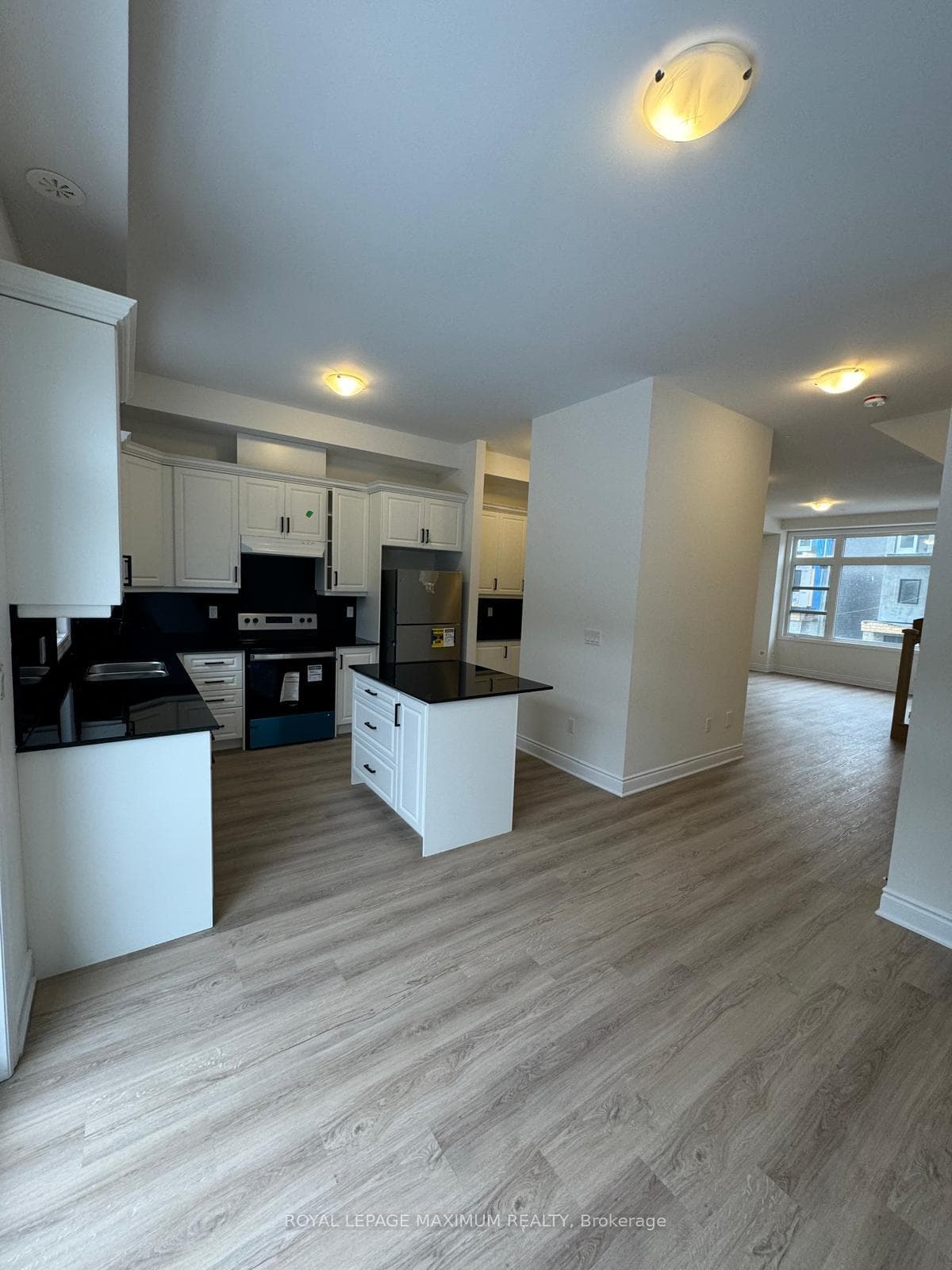 82 Paradox Street photo 8