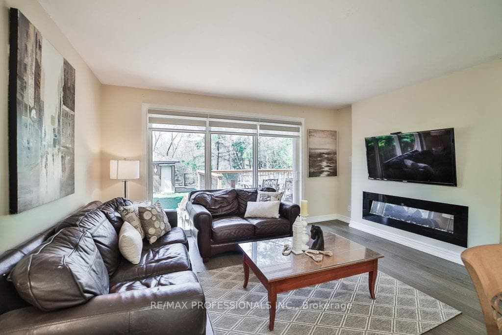 32 Oakridge Drive photo 6