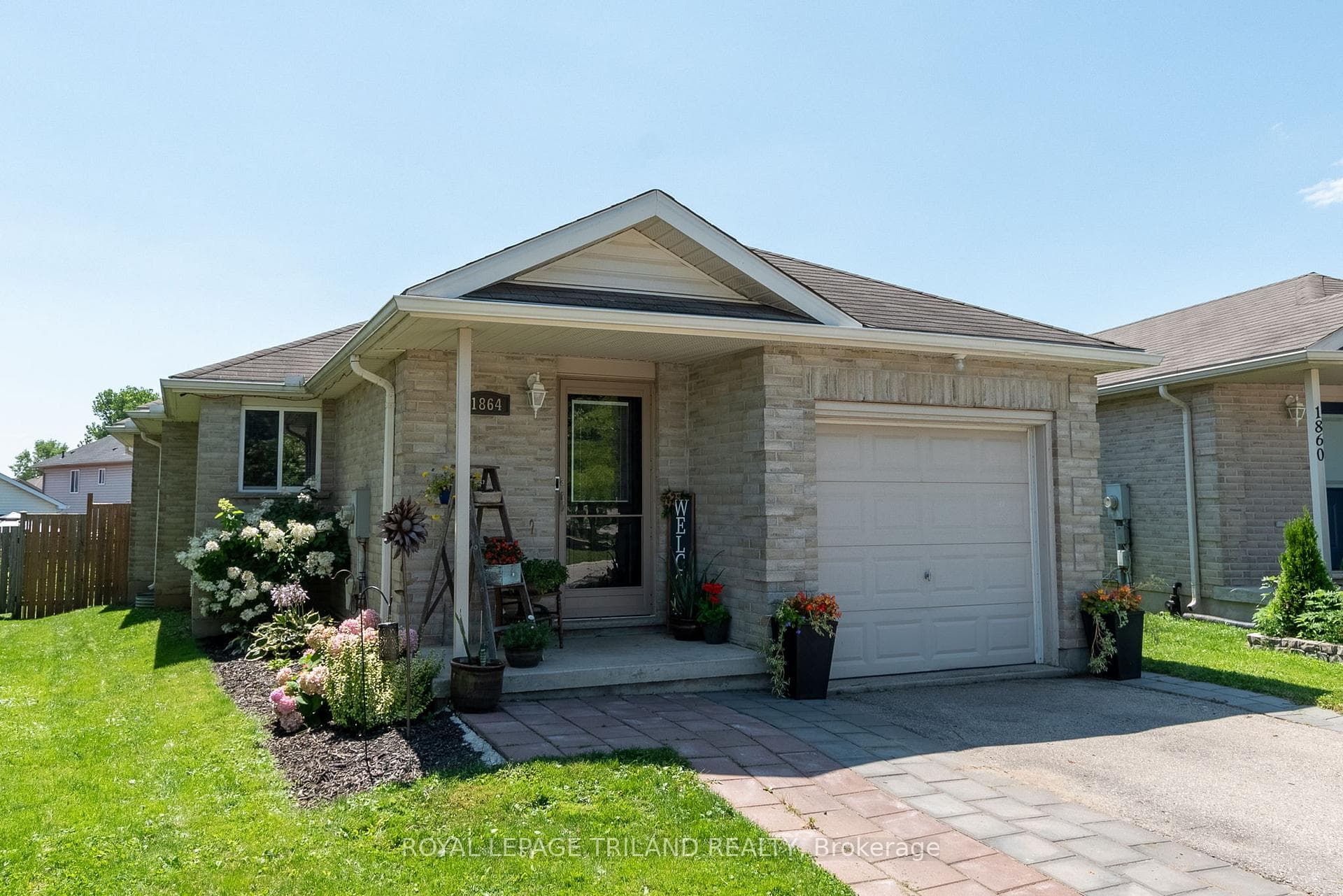 1864 Bloom Crescent photo 1