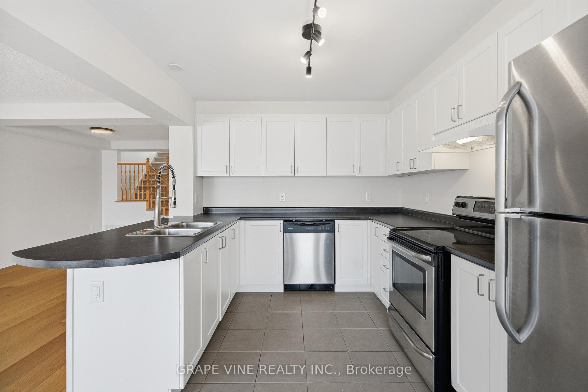 582 Meadowcreek Circle photo 12