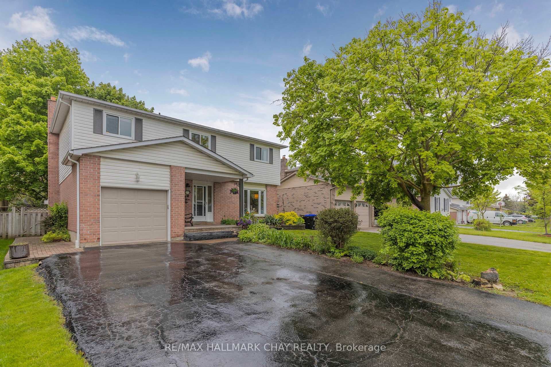 13 Fraser Avenue photo 1
