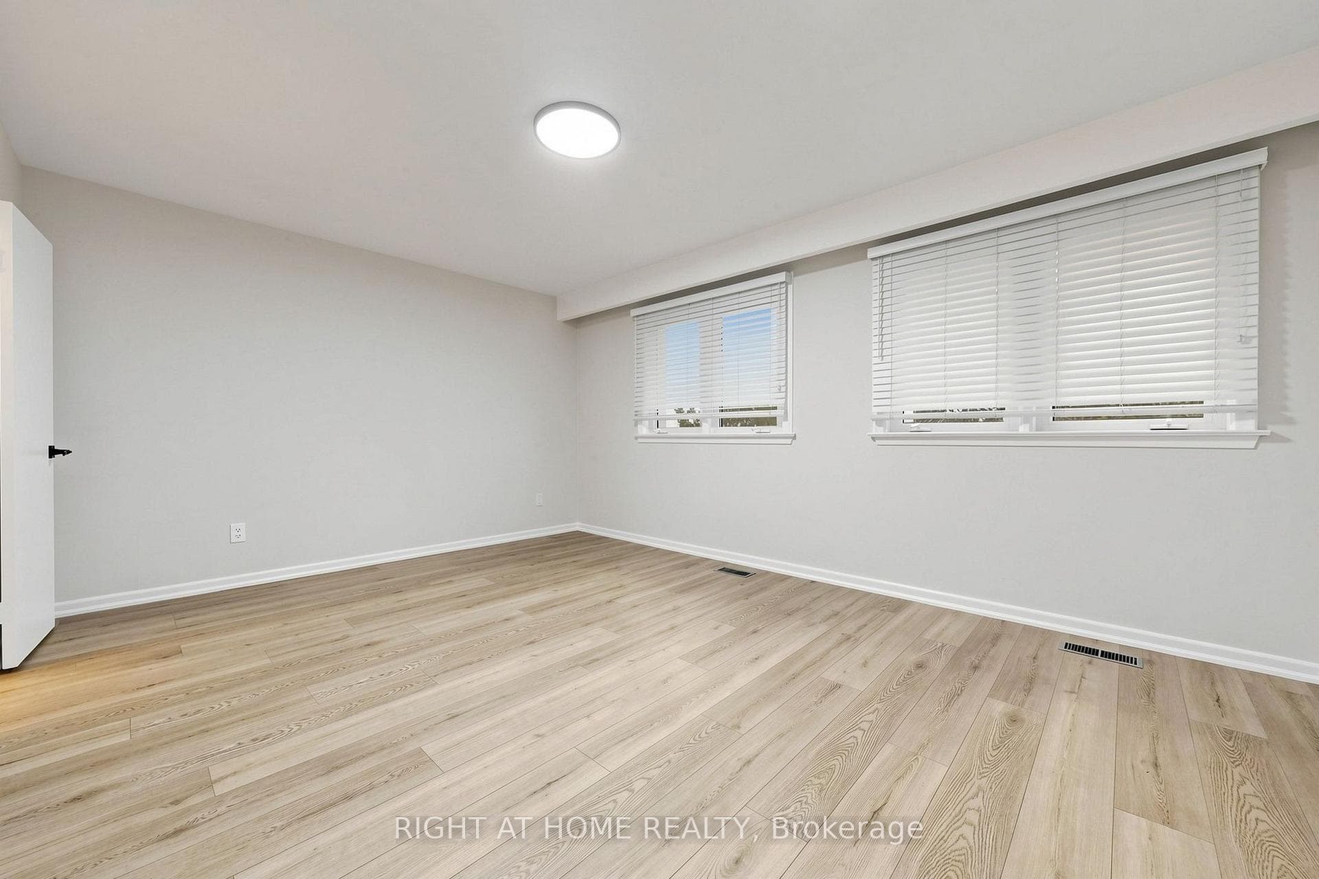 6 Colonnade Road photo 8