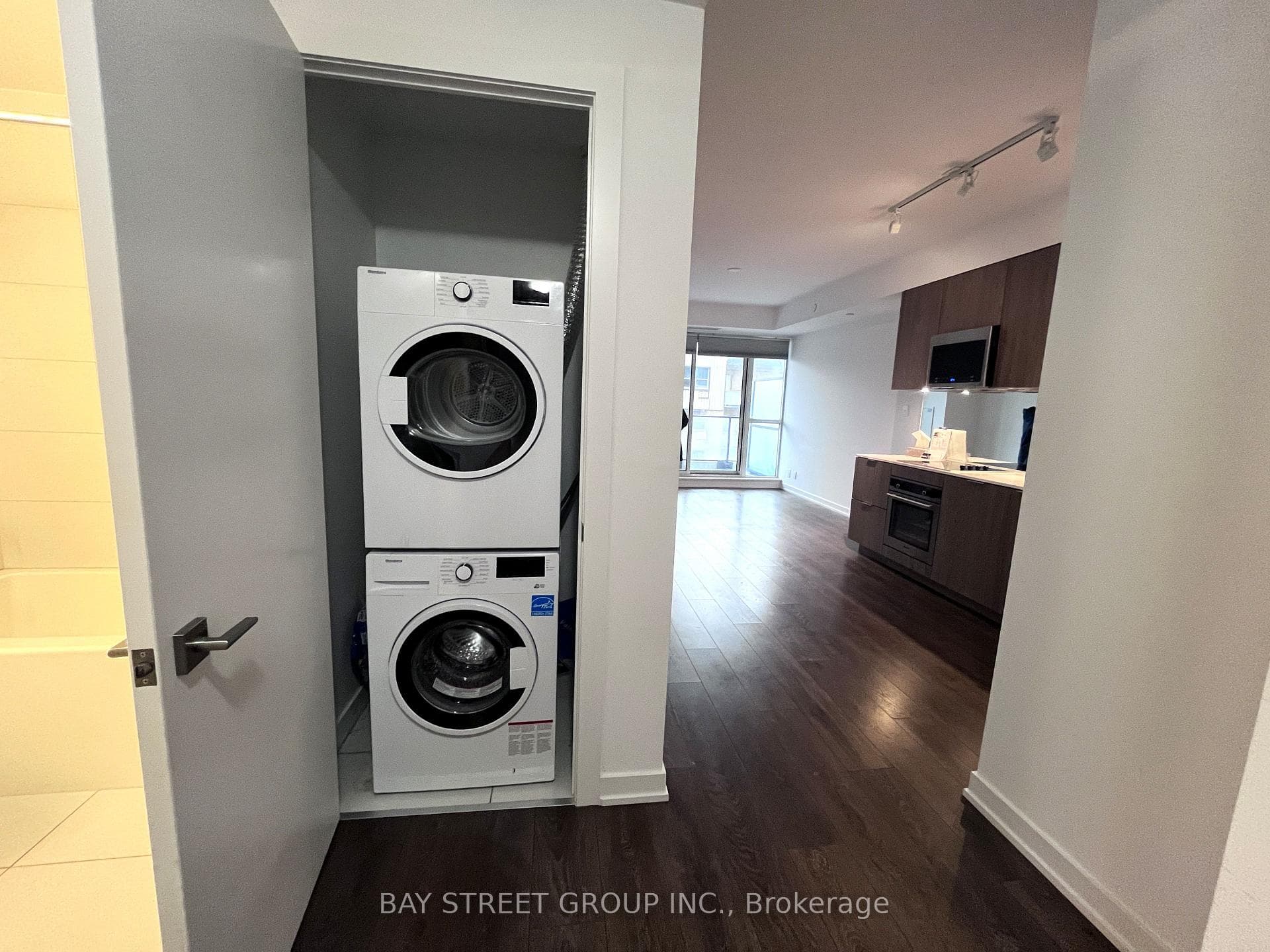 609 Avenue Road Unit 805 photo 2