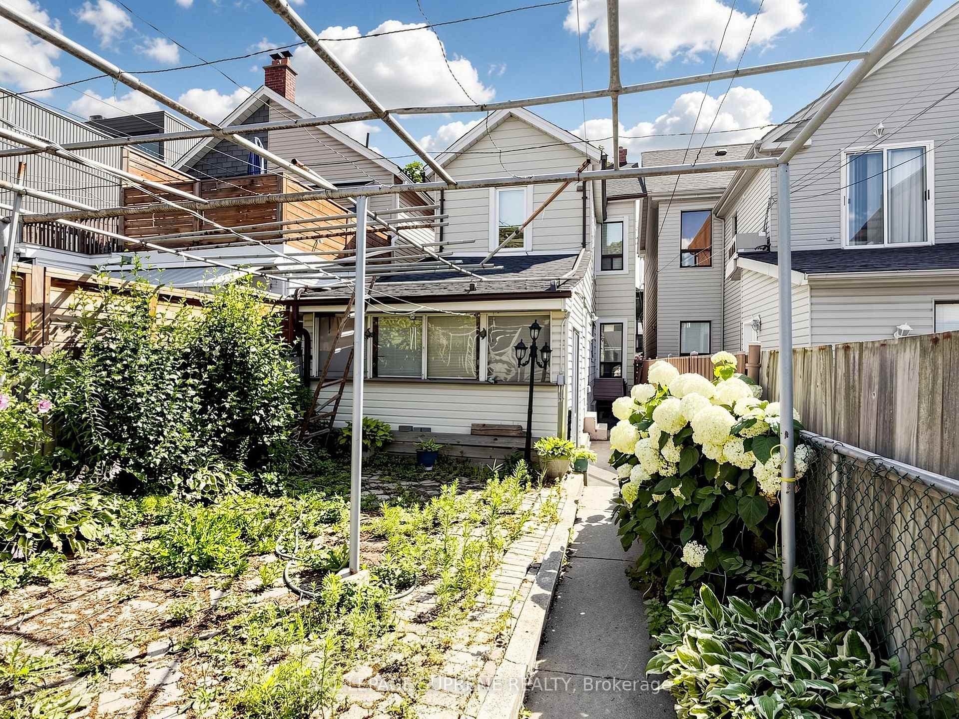 196 Palmerston Avenue photo 45