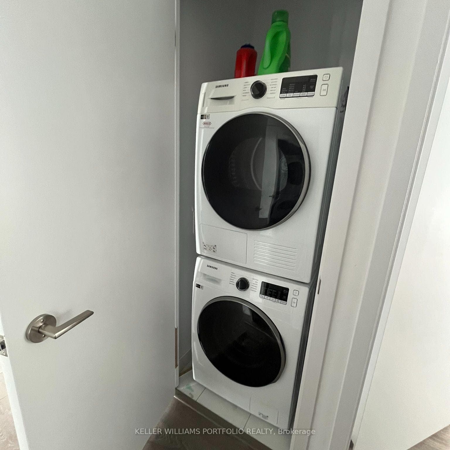 38 Honeycrisp Crescent Unit 1802 photo 8