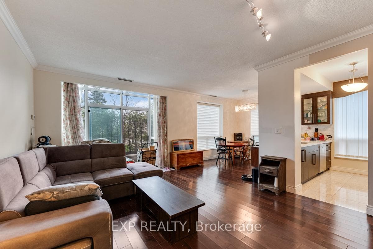 Bright & Spacious Unit!