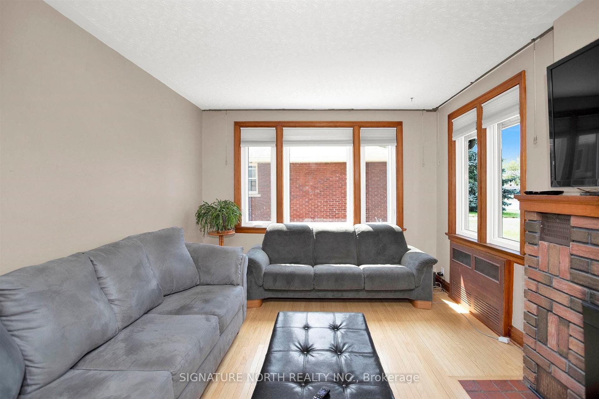 409 Algoma Street photo 12
