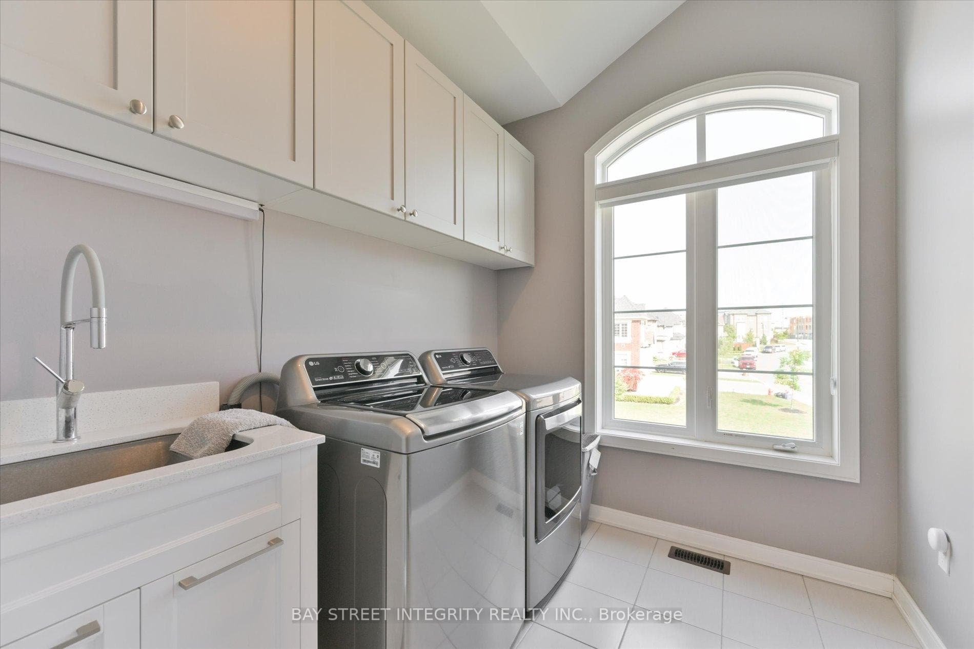 96 Mitchell Place photo 32