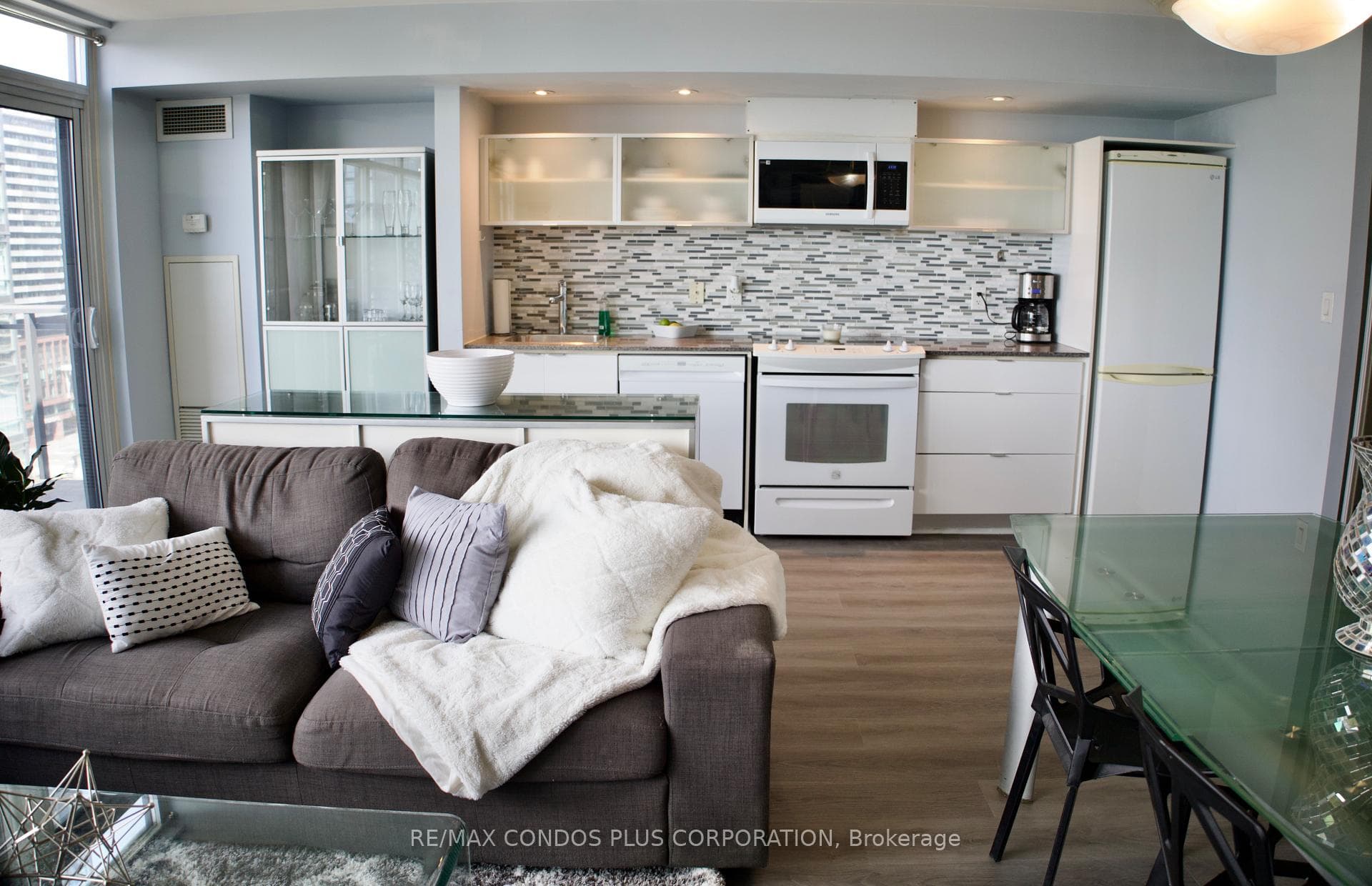 4K Spadina Avenue Unit 1922 photo 3