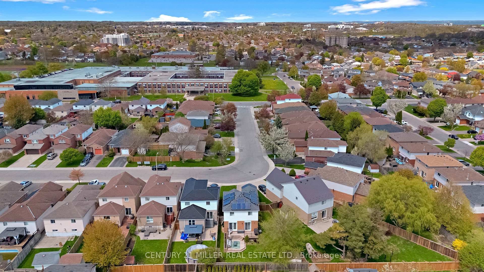 51 Cartier Crescent photo 32