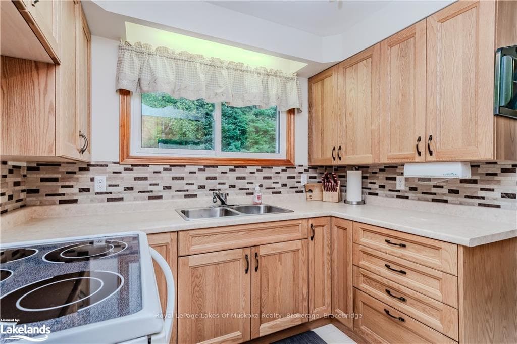 76 BRIDGEDALE Road photo 12
