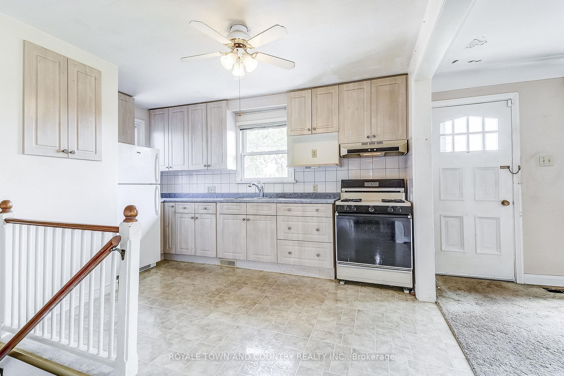 1205 Queenston Road photo 10