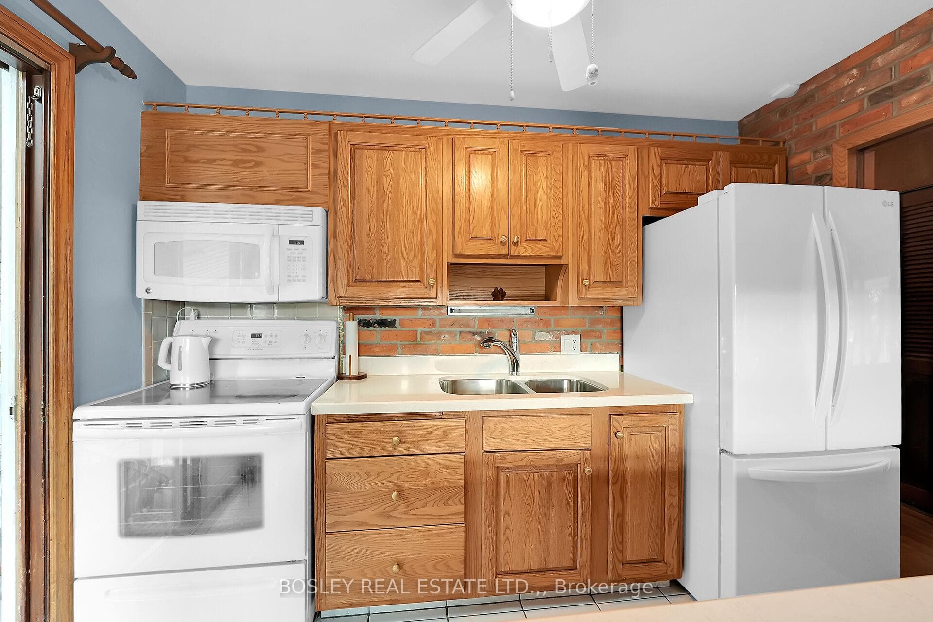 25 Lawrence Drive photo 12