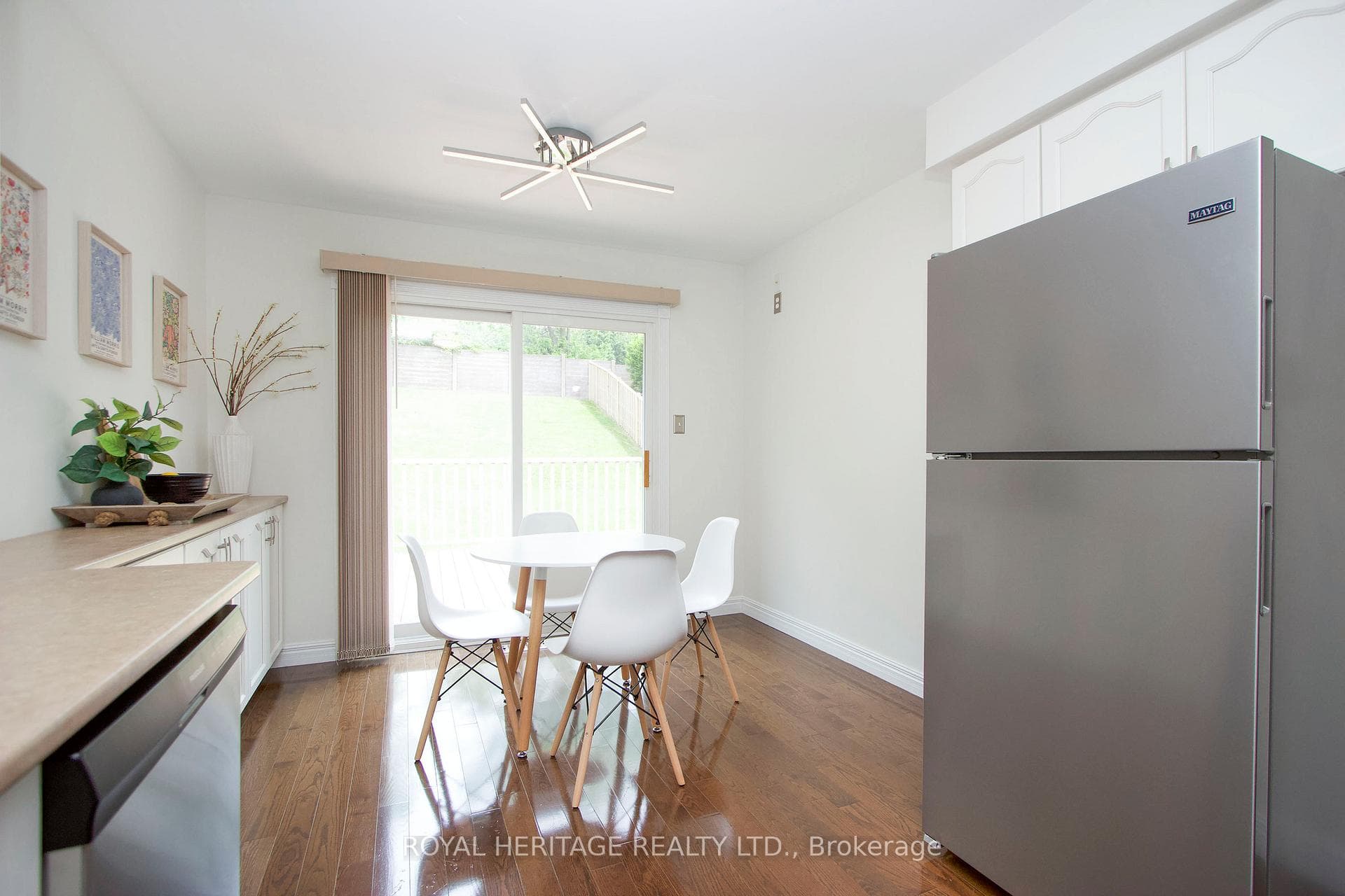 655 Dunn Crescent photo 8