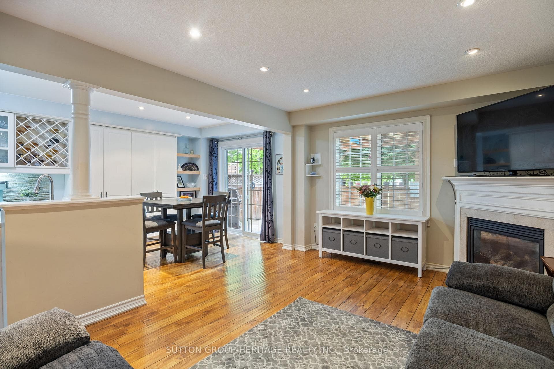 291 Bons Avenue photo 8