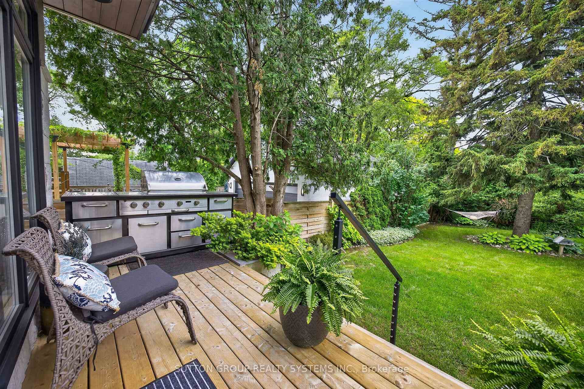 146 Martin Grove Road photo 36