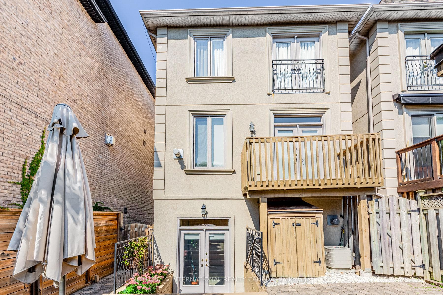 Sought-after location near shops & top schools.