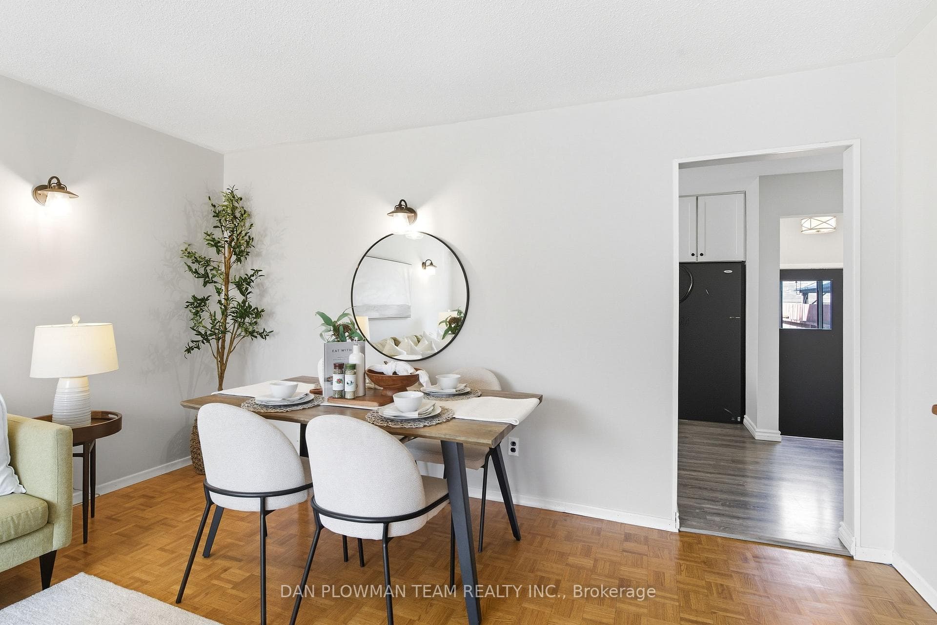 387 Surrey Drive photo 6