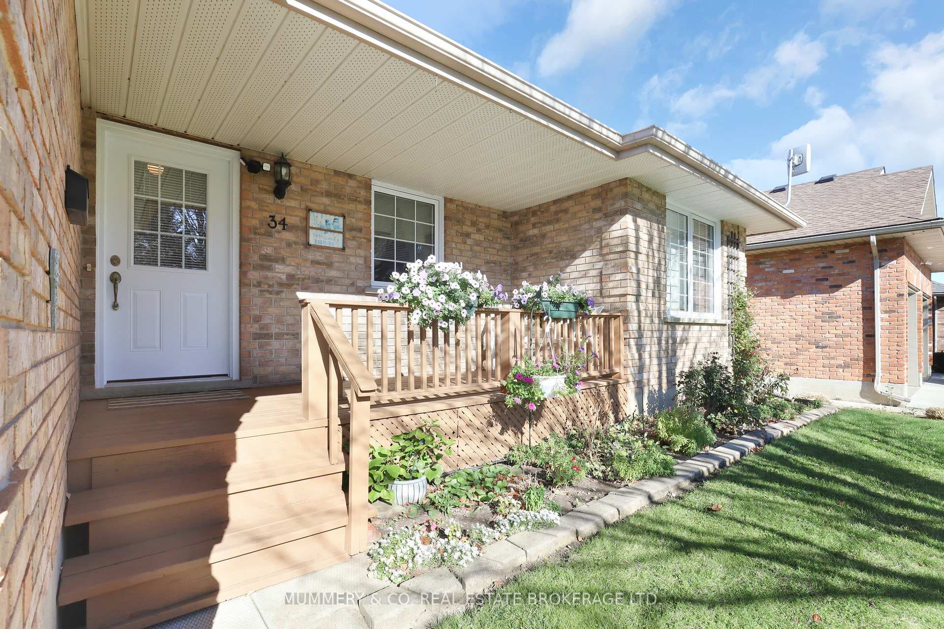 34 Bobolink Drive photo 3