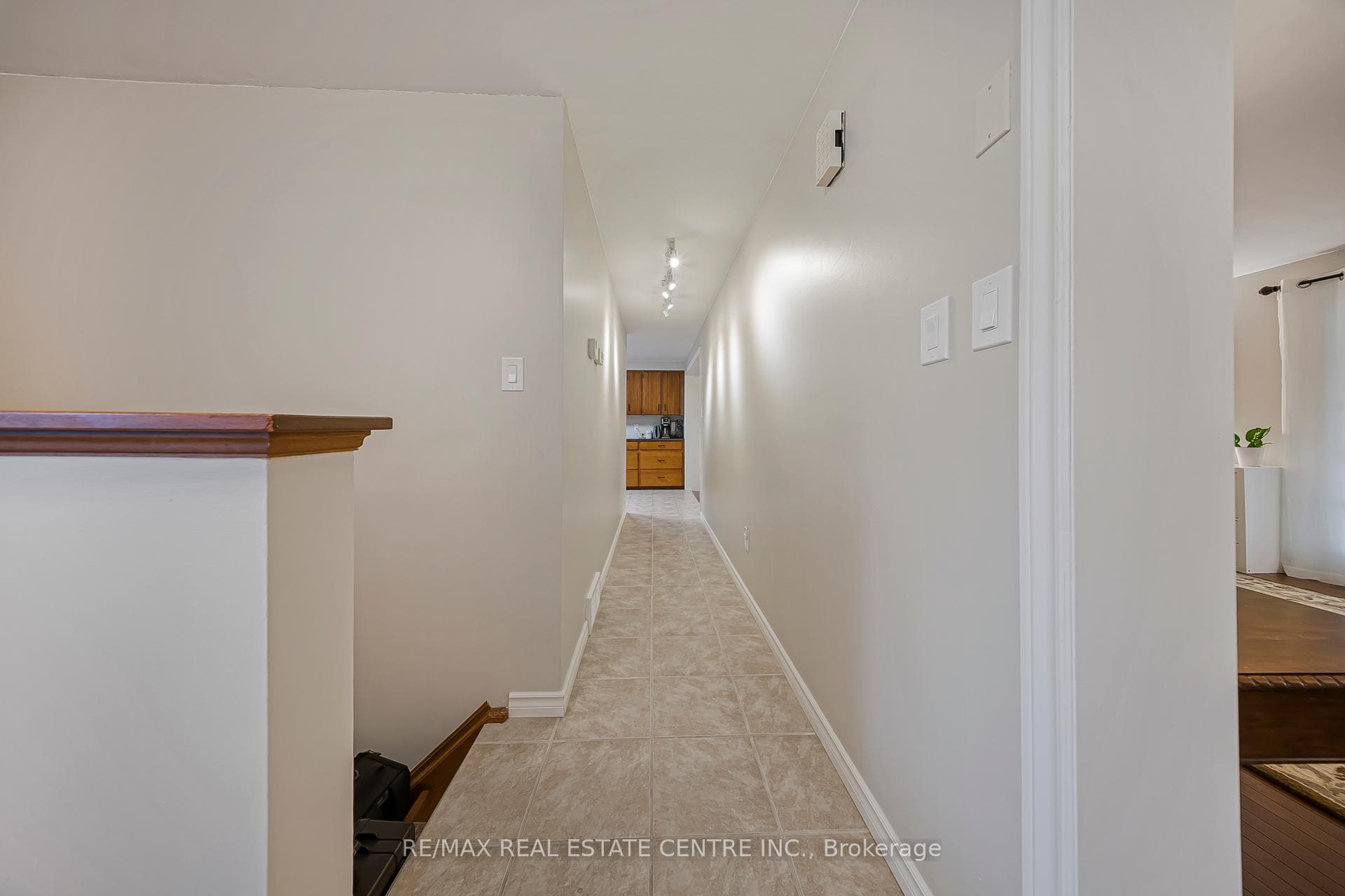 9 Village Road photo 26