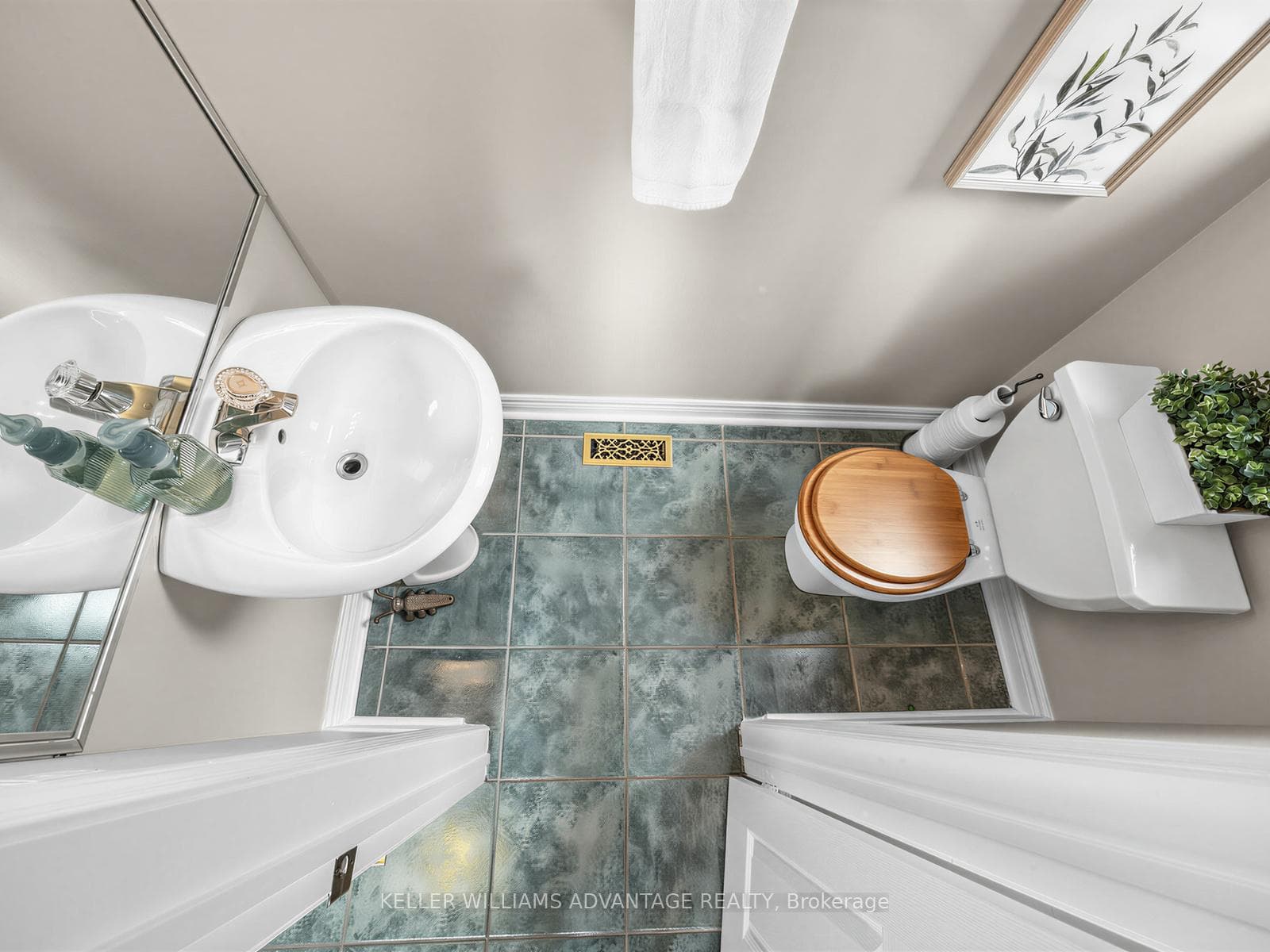 98 Coalport Drive photo 15