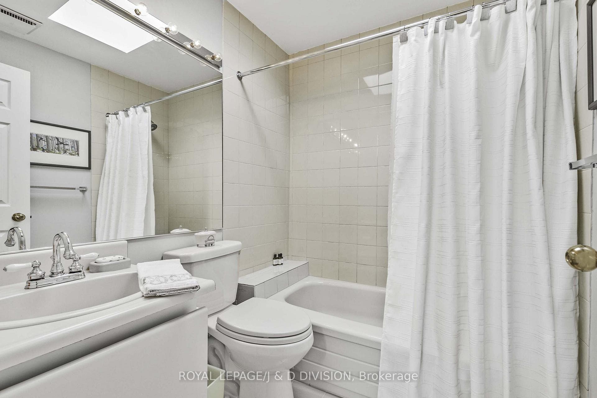 3rd floor Bath