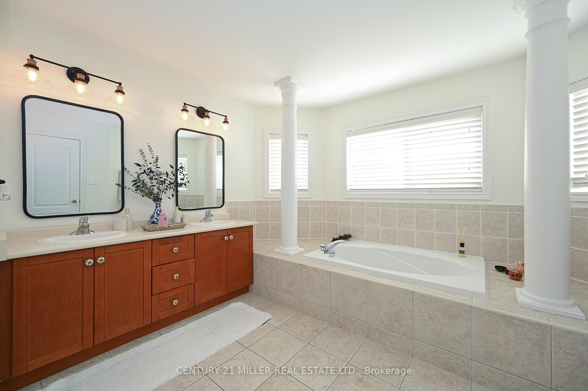 2434 Millrun Drive photo 17