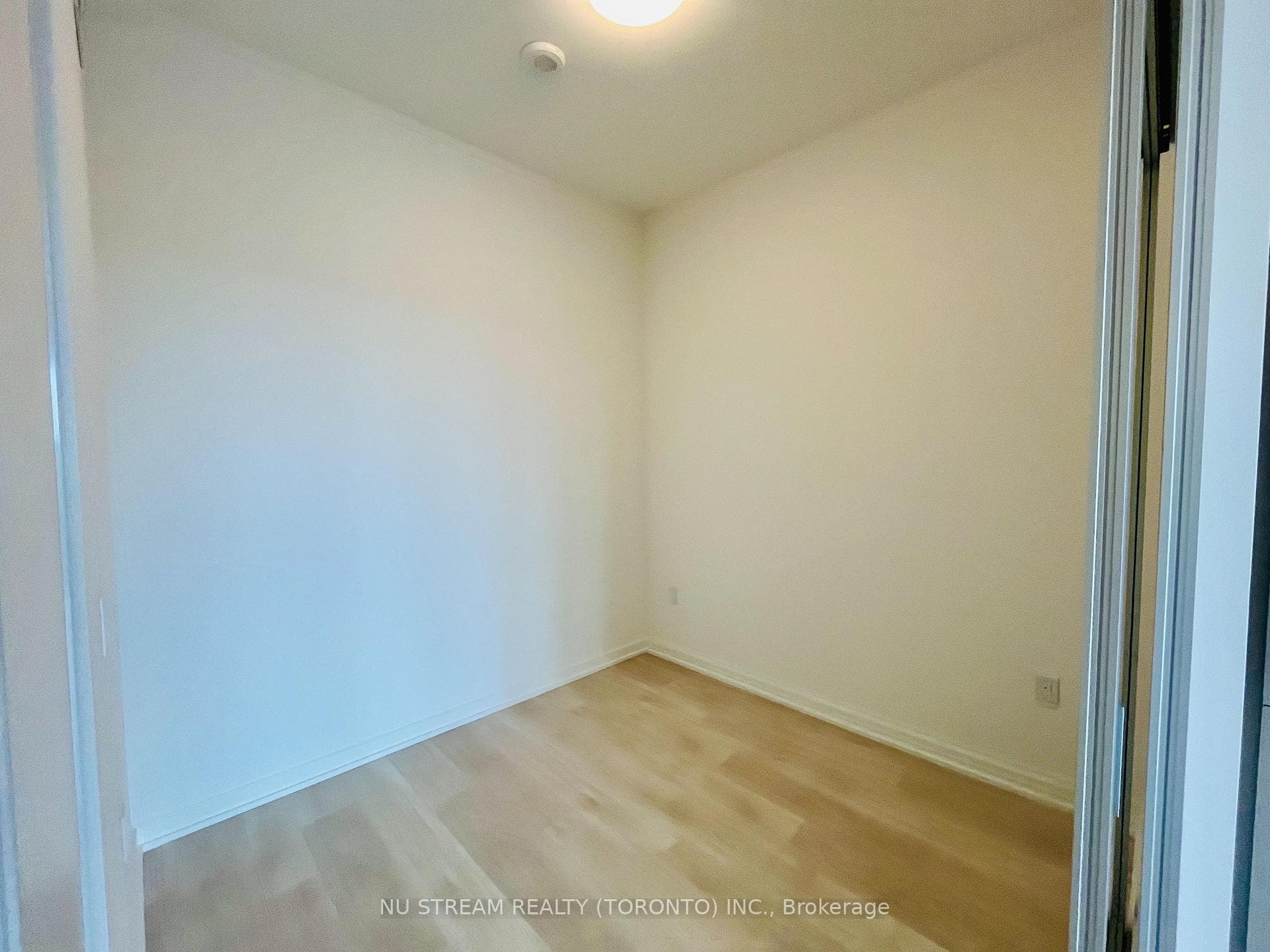 1285 Dupont Street Unit 807 photo 11