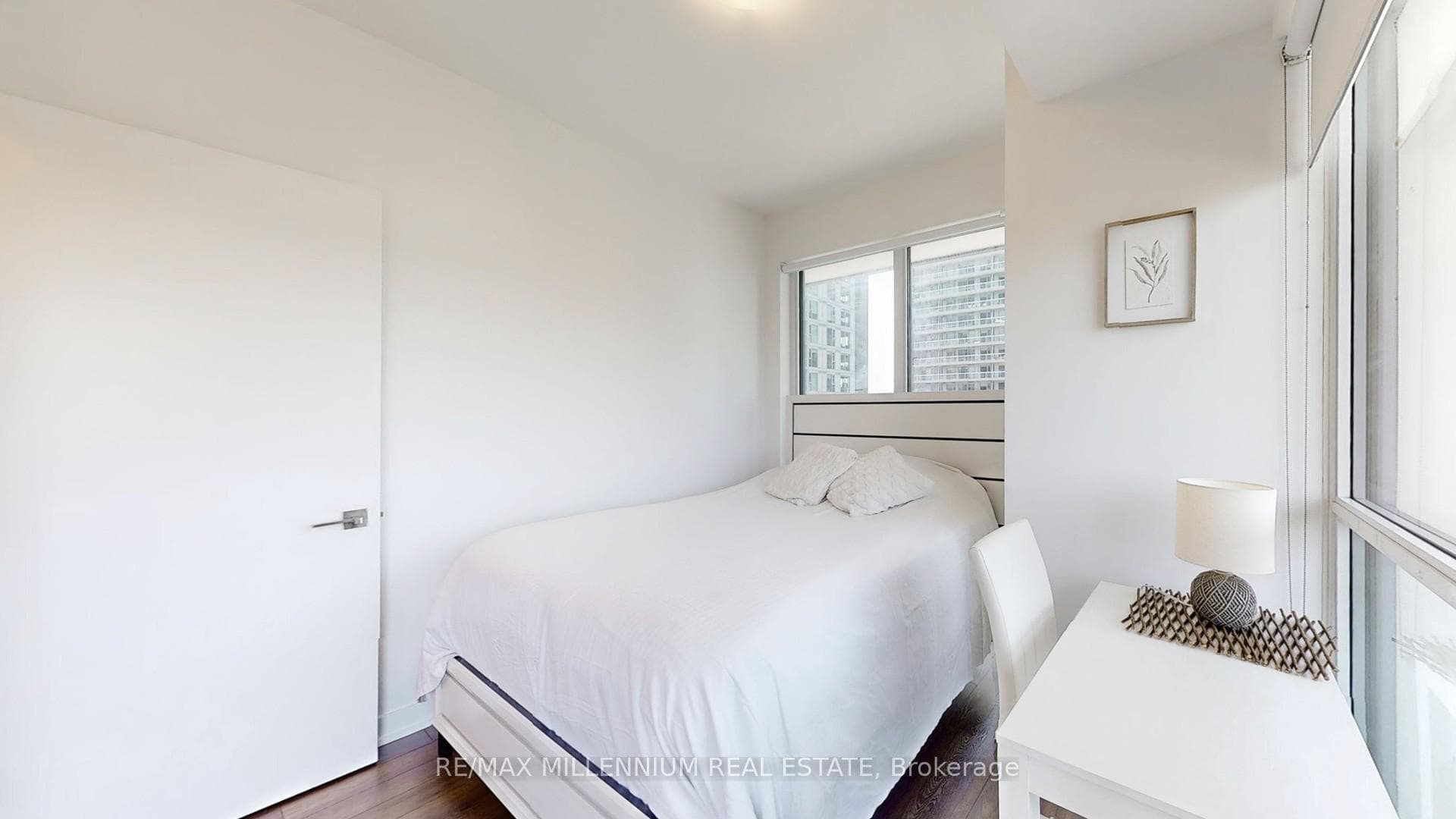 30 ORDNANCE Street Unit 1606 photo 23