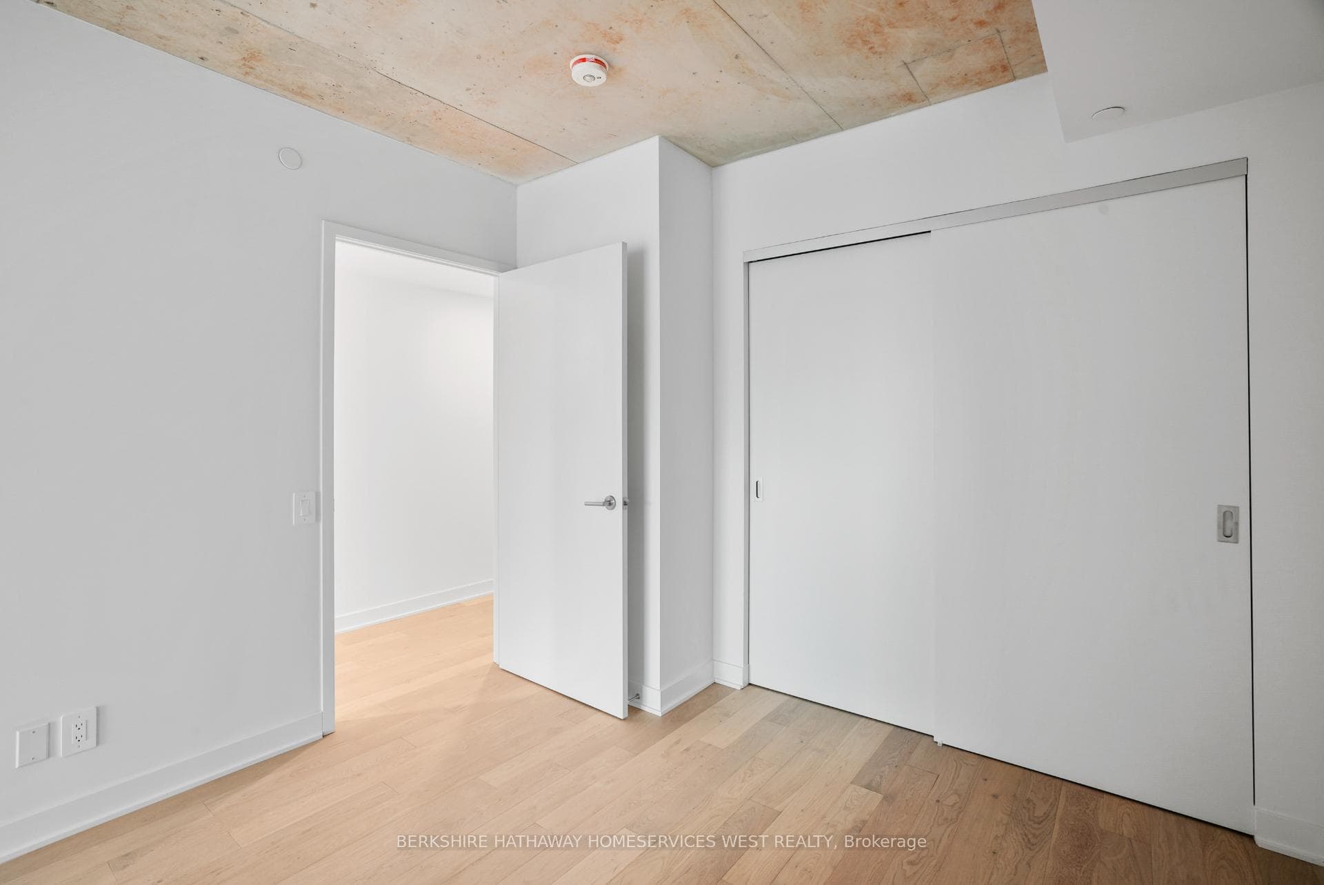 2720 Dundas Street Unit 302 photo 9