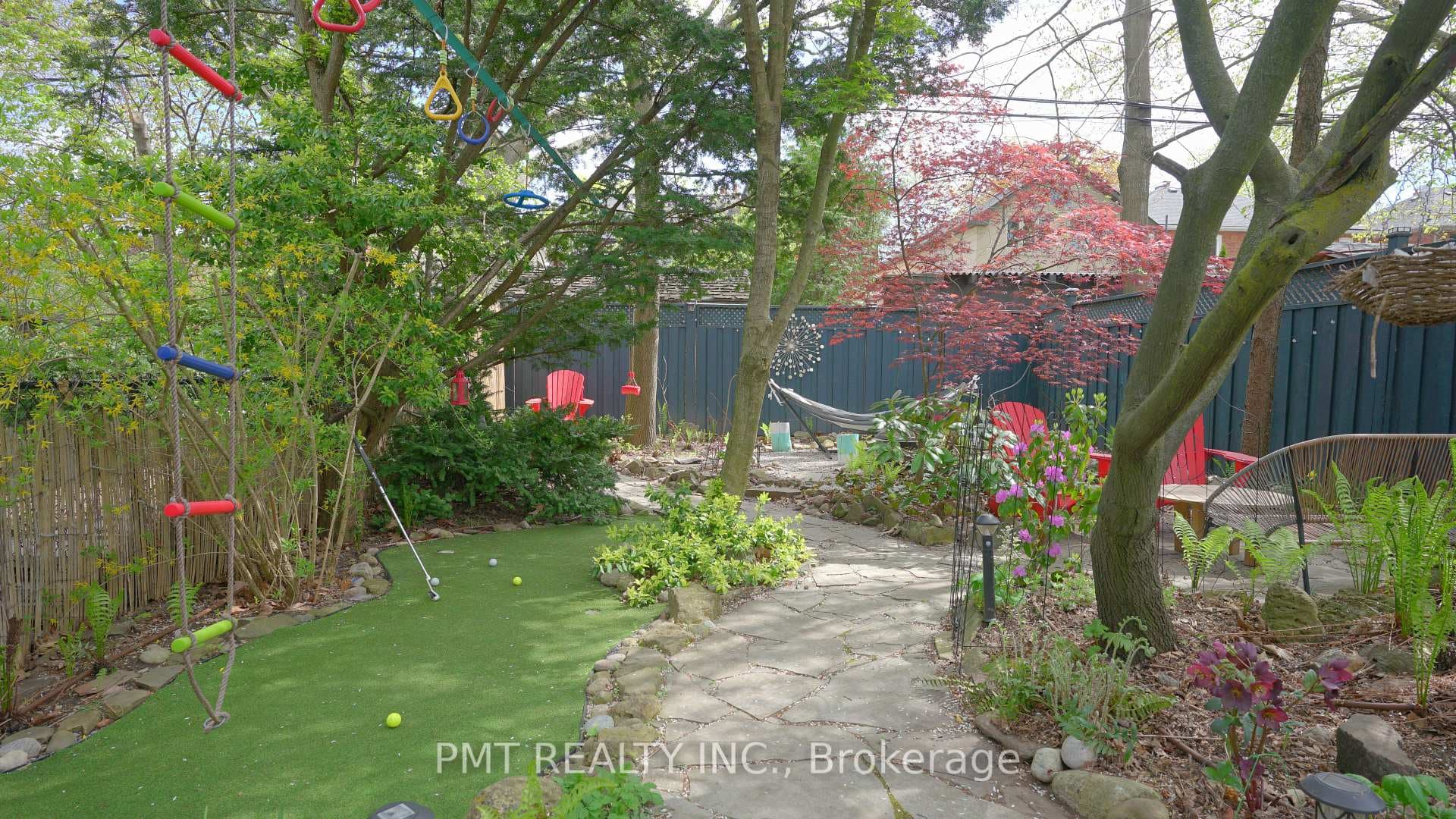 581 Soudan Avenue photo 31