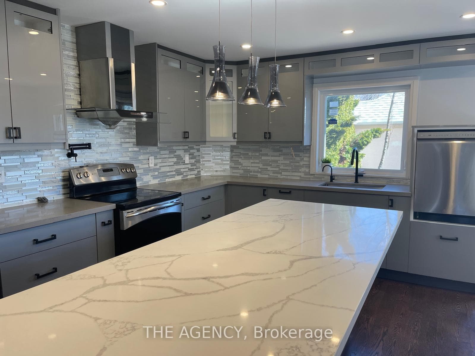 9031 Yonge Street photo 11