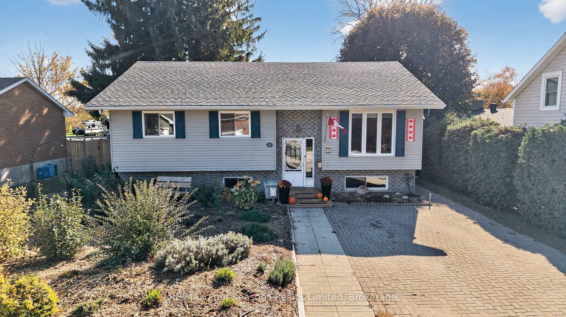 Welcome to 7 Batteaux Road, Nottawa
